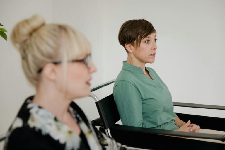 Frau erhält medizinische Betreuung während Kinderwunschbehandlung für langfristige Gesundheit