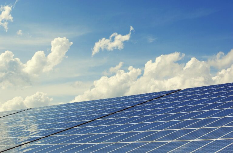 Solaranlage Planung für effiziente Energie, Kostenersparnis und Umweltschutz zuhause
